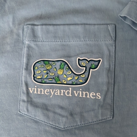 3/20🌟Vineyard vines, light blue whale T-shirt, size medium - Picture 2 of 5